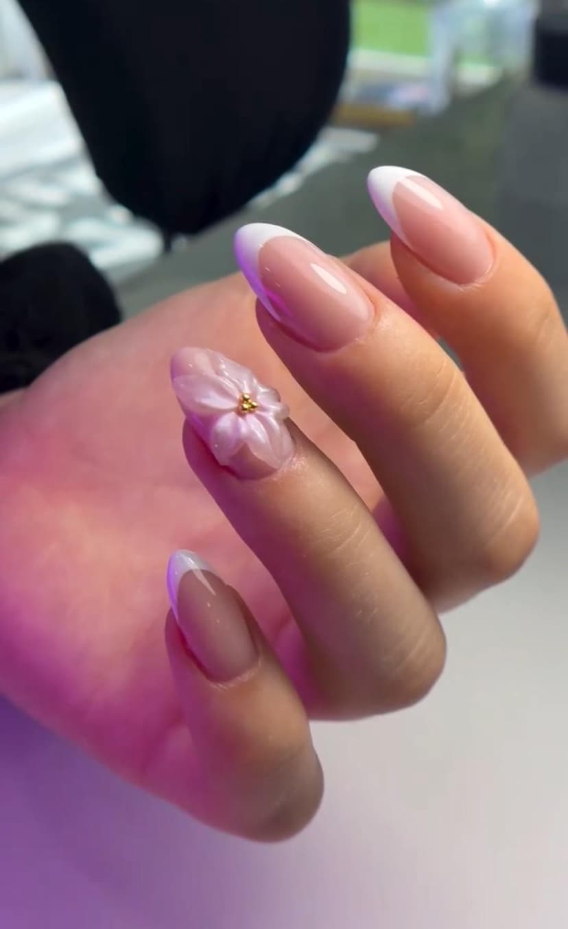 Neutral toe nail polish